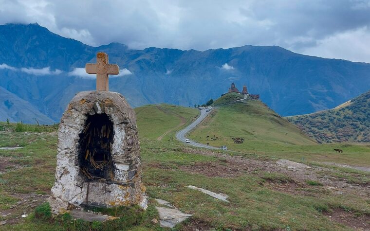 Kazbegi a Stepancminda: kostel pod pětitisícovkou
