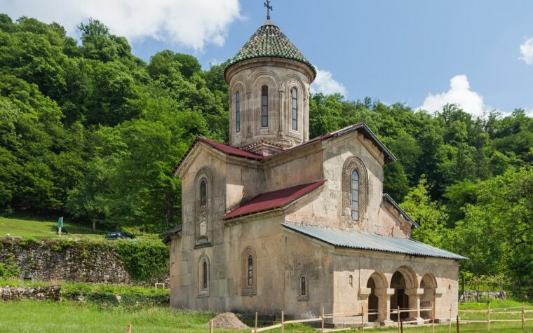 Kutaisi a okolí: Gelati, kaňony a Prométheova jeskyně