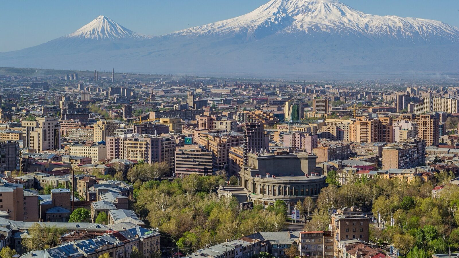 Panorama Jerevanu s horou Ararat v pozadí, Arménie