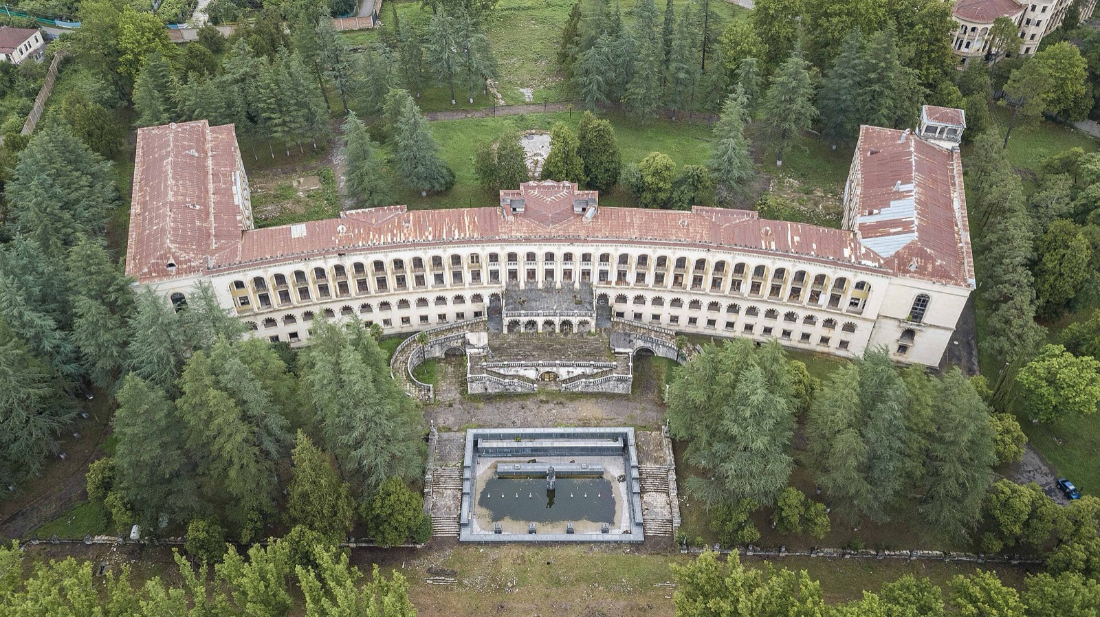 Opuštěné sovětské sanatorium v Cchaltubu, Gruzie